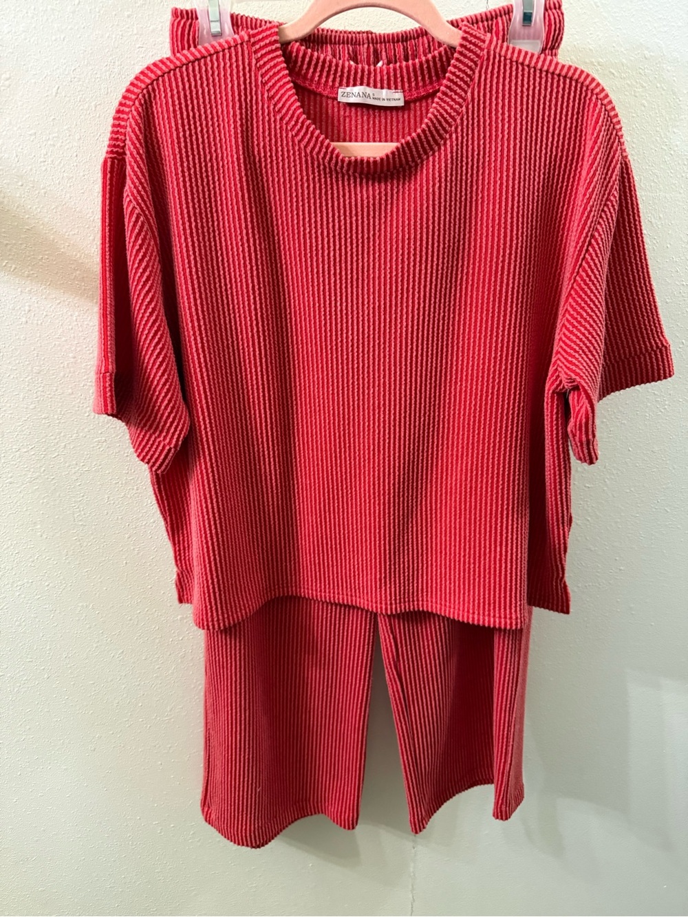 Zenana Outfitters Ribbed short sleeve top and pants to match in coral red.